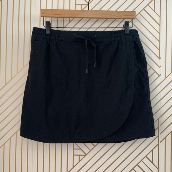 Eddie Bauer Skort cross over Wrap Skirt look drawstring waist built in shorts M - Picture 1 of 8